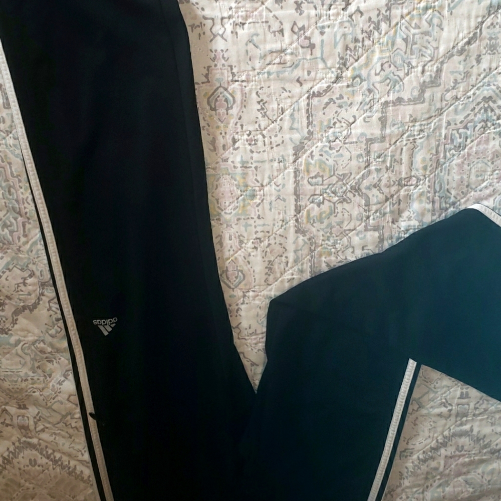 Adidas track pants sz Med black cw5039